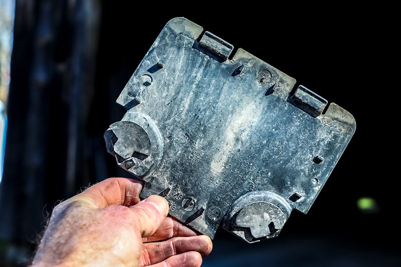headlight-bulb-cover.jpg headlight-bulb-cover.jpg