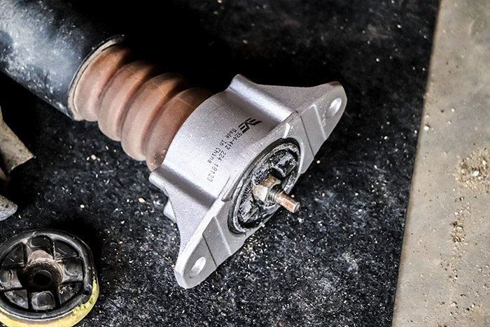 replaced-mount-on-shock.jpg replaced-mount-on-shock.jpg
