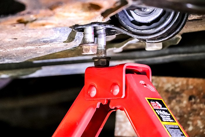 scissor-jack-bolts.jpg