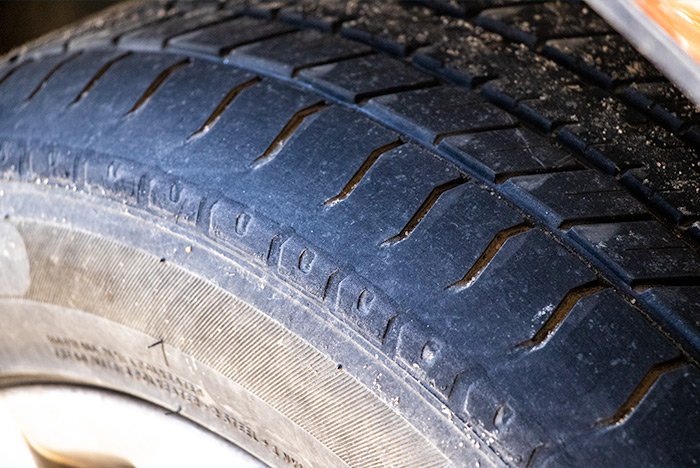 wearing-outside-tread-car-tire.jpg
