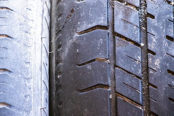 worn-outer-tread-car-tire.jpg
