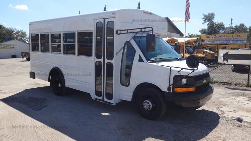 DSC01031UsedBuses2005ChevroletCollins6LGasolineAutoHydraulicBrakes5RowSeatBeltsRadioAirCondtio...jpg