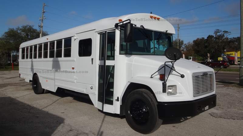DSC00552 2008 Freightliner Thomas High Top C7 Caterpillar Allison Automatic Air Brakes Front W...jpg
