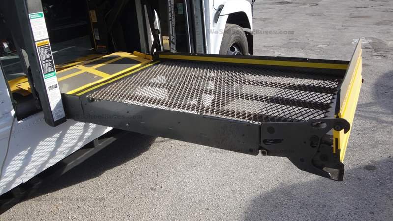 DSC00581 2008 Freightliner Thomas High Top C7 Caterpillar Allison Automatic Air Brakes Front W...jpg