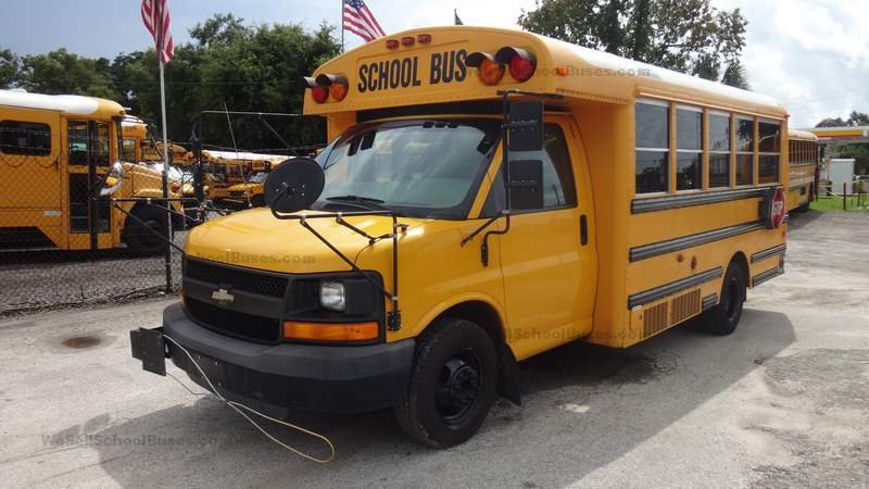 DSC09903 2009 Chevrolet Thomas School Bus 21 passenger 5 rows 6.0L v8 gasoline stock#2405.jpg