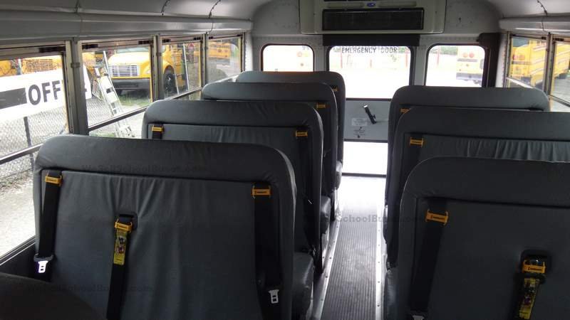 DSC09895 2009 Chevrolet Thomas School Bus 21 passenger 5 rows 6.0L v8 gasoline stock#2405.jpg