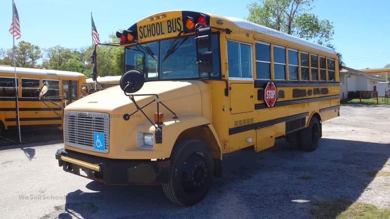 DSC01330 2005 Freightliner Thomas 7 Row Length C7 Caterpillar Allison Automatic Air Brakes Air...jpg