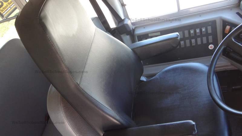 DSC01347 2005 Freightliner Thomas 7 Row Length C7 Caterpillar Allison Automatic Air Brakes Air...jpg
