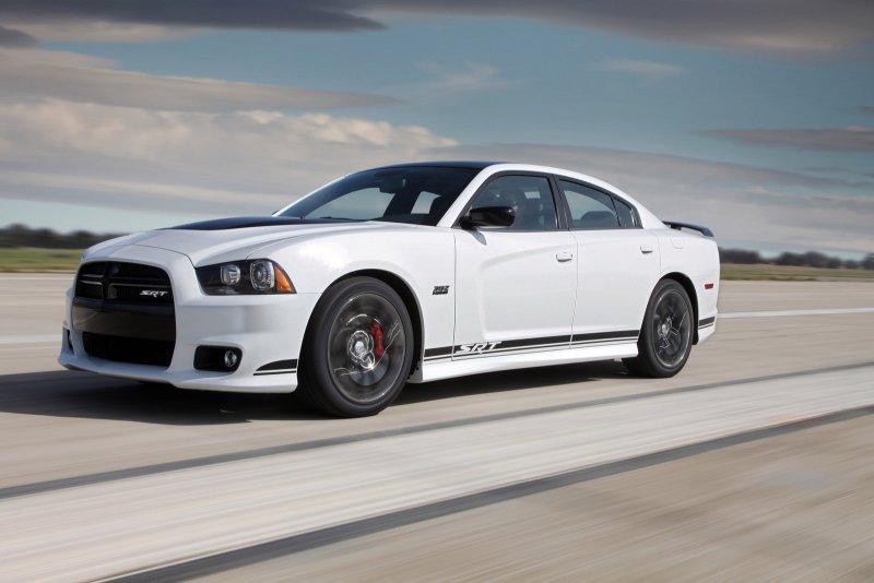 2013-dodge-charger-srt-39_1600x0w.jpg