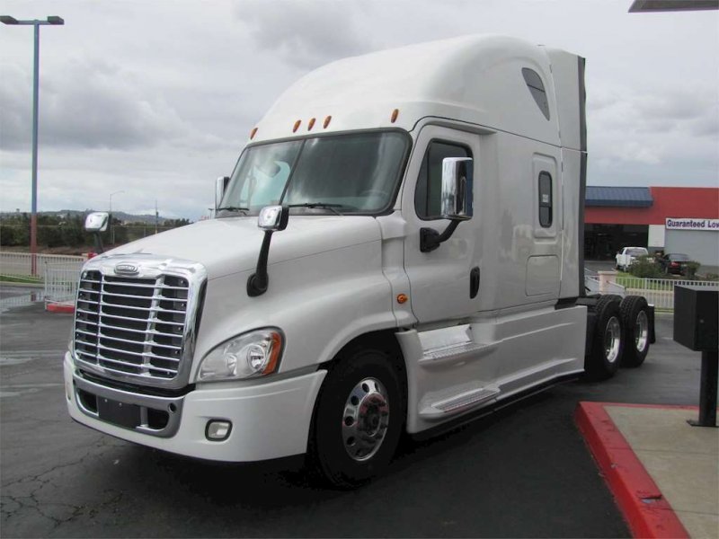 Sleeper-Trucks-Freightliner-Cascadia-125-8062203.jpg