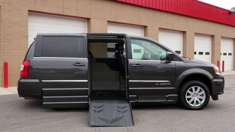 2013-chrysler-town-and-country-wheelchair-handicap-mobility-van.jpg