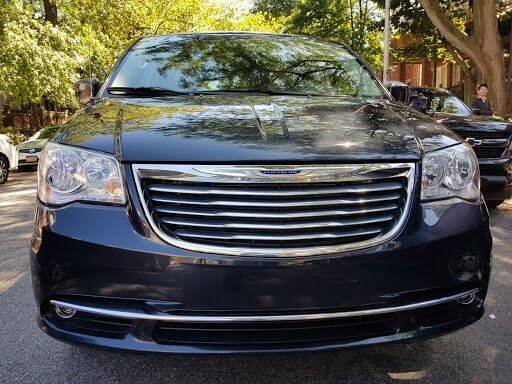 2013-chrysler-town-and-country-wheelchair-handicap-mobility-van (1) - Copy.jpg