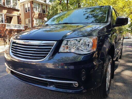 2013-chrysler-town-and-country-wheelchair-handicap-mobility-van (2) - Copy.jpg