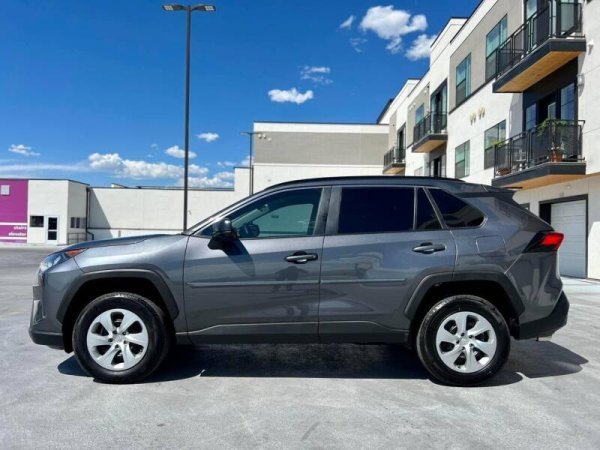 2021-toyota-rav4-le-4dr-suv 2.jpg