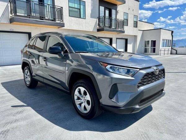 2021-toyota-rav4-le-4dr-suv 4.jpg