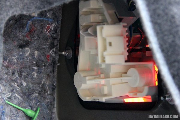 2009-bmw-328xi-inside-tail-light.jpg 2009-bmw-328xi-inside-tail-light.jpg