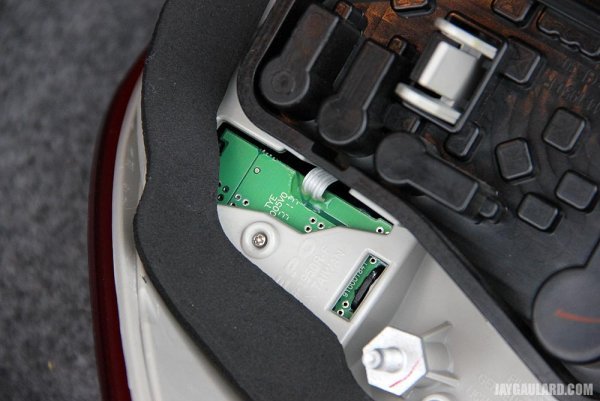 2009-bmw-328xi-rear-tail-light-electronics.jpg 2009-bmw-328xi-rear-tail-light-electronics.jpg