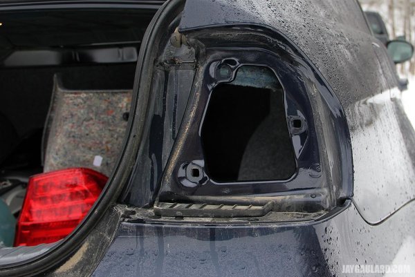 removed-bmw-right-turn-signal-light.jpg removed-bmw-right-turn-signal-light.jpg