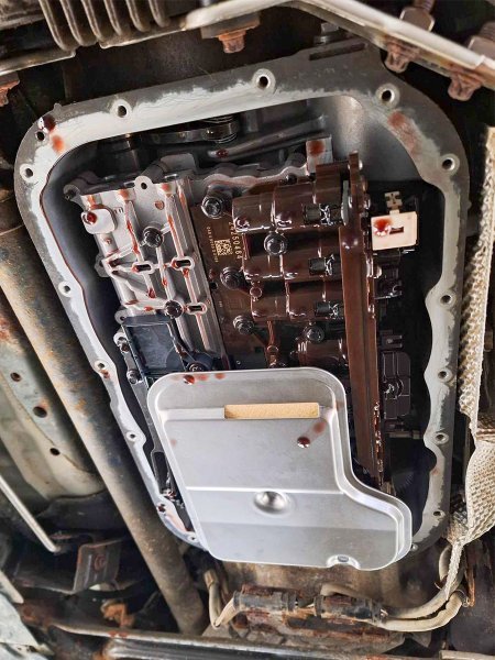 inside-transmission-valves-2009-bmw-328xi.jpg inside-transmission-valves-2009-bmw-328xi.jpg