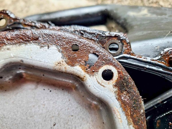 rusty-transmission-pan-2009-bmw-328xi.jpg rusty-transmission-pan-2009-bmw-328xi.jpg
