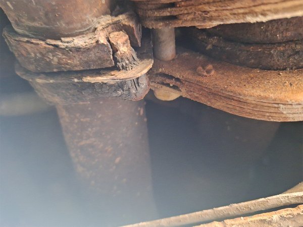 rusty-bmw-exhaust-flange.jpg