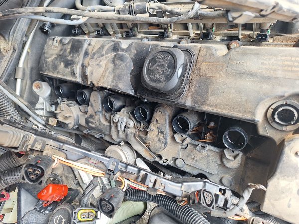 ready-to-remove-valve-cover.jpg